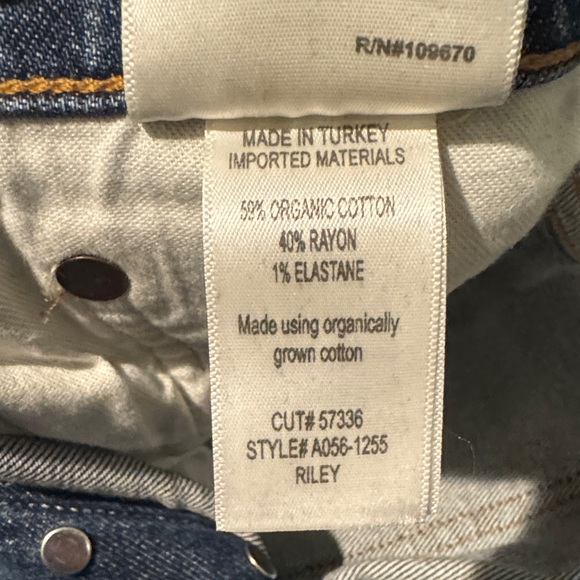 Distressed Agolde Riley Jeans - Picture 6 of 9